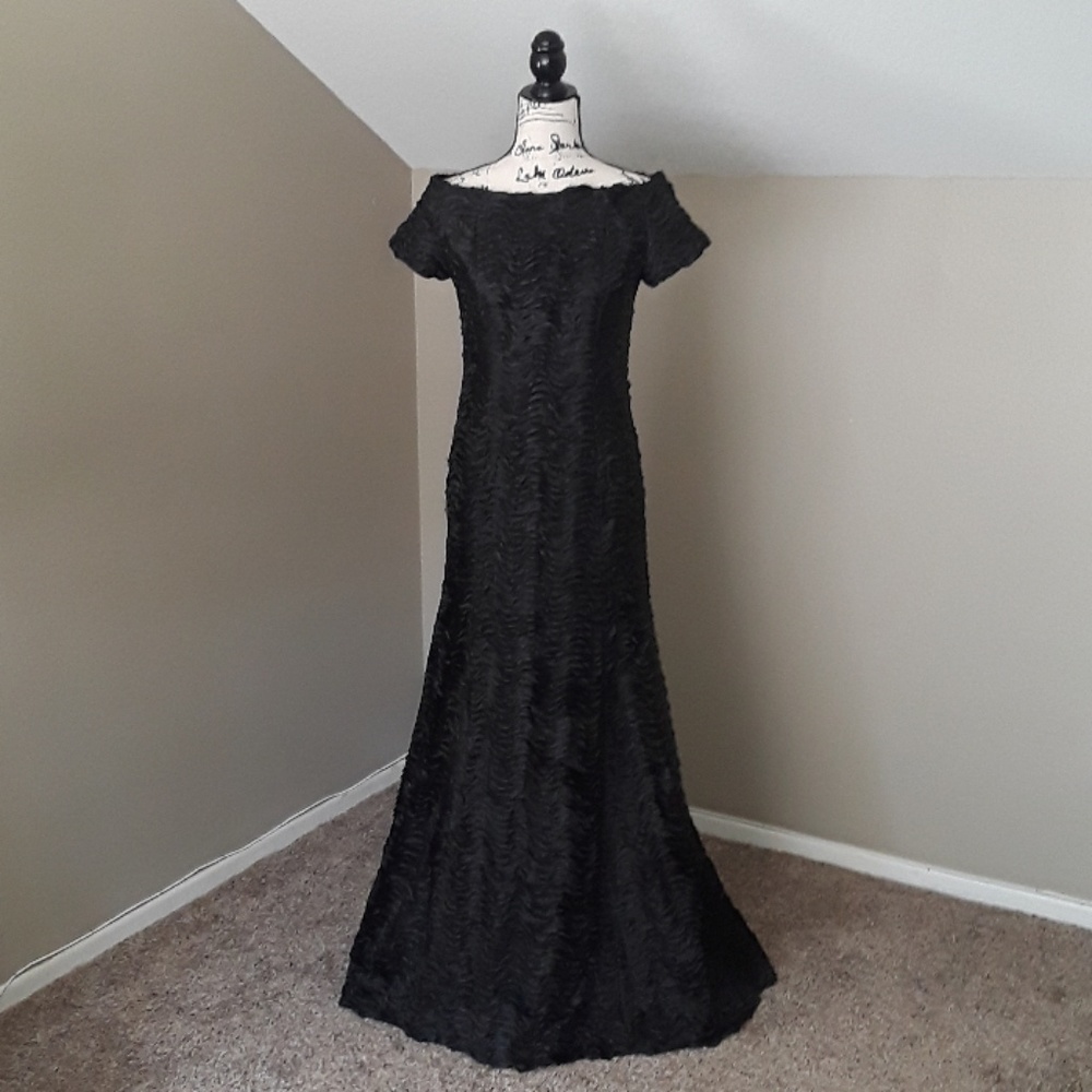 NWT, B Michael America Red Collection Textured Gown - Picture 6 of 16